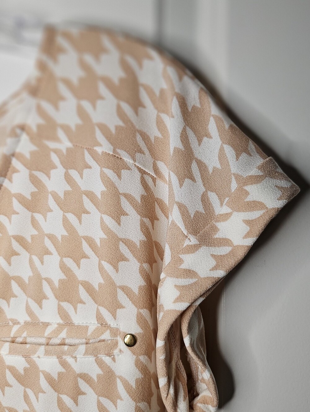 Flower & Feather Houndstooth Zip Front Blouse Tan Cream Medium Career Top - Picture 7 of 14
